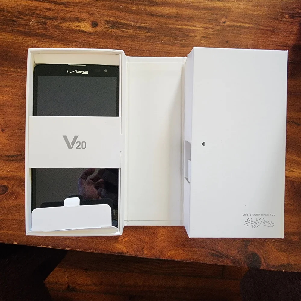 LG V20 Smartphone with Verizon Branding